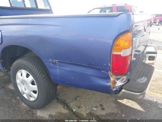 Toyota Tacoma Image 4