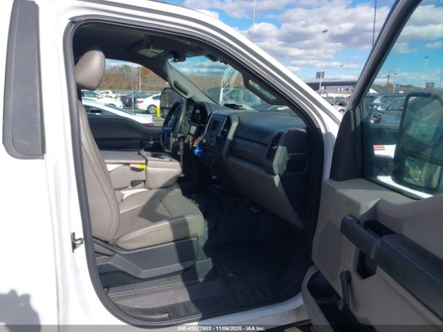 Ford F-350 Xl Image 14