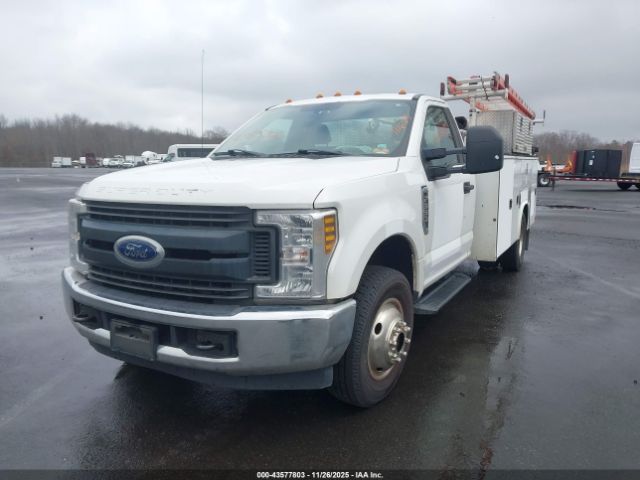 Ford F-350 Xl Image 3