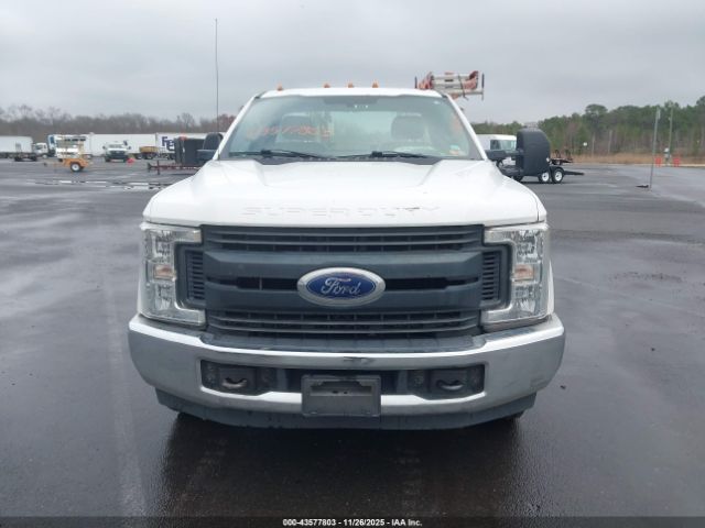 Ford F-350 Xl Image 4
