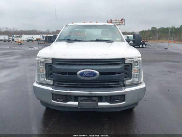Ford F-350 Xl Image 4
