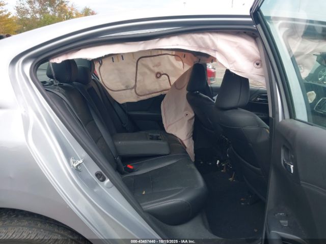 Honda Accord Touring V6 Image 12