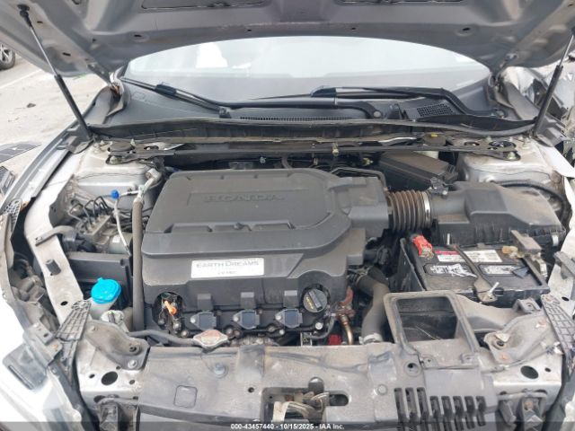 Honda Accord Touring V6 Image 2