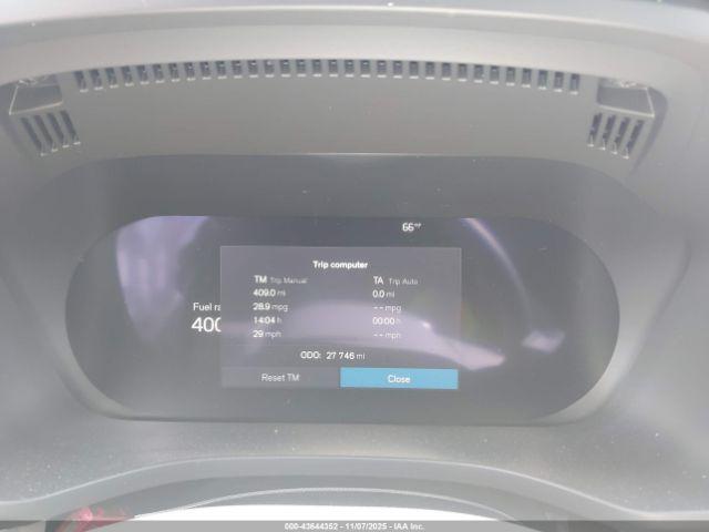 Volvo XC60 B5 Core Dark Theme Image 6