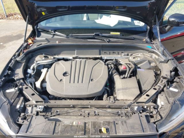 Volvo XC60 B5 Core Dark Theme Image 10