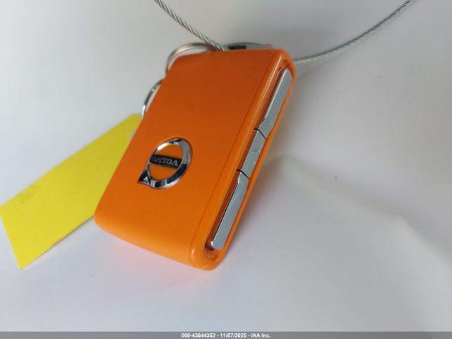 Volvo XC60 B5 Core Dark Theme Image 9