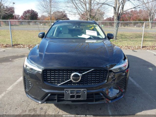 Volvo XC60 B5 Core Dark Theme Image 13