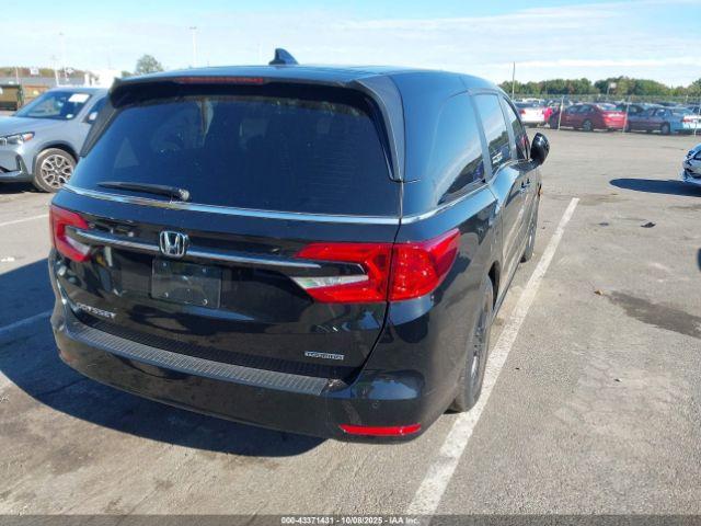 Honda Odyssey Touring Image 3