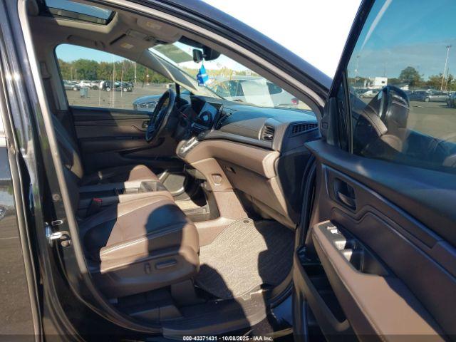 Honda Odyssey Touring Image 4