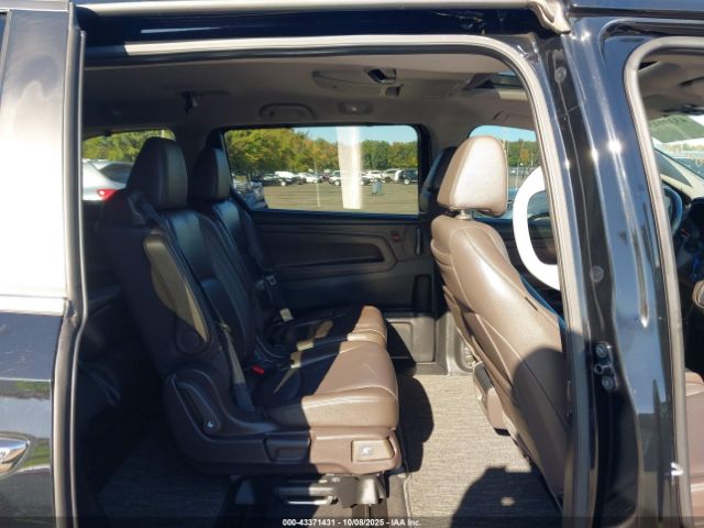 Honda Odyssey Touring Image 11