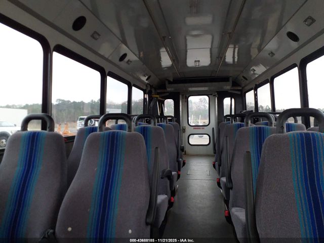 Ford F-550 Xl Image 8