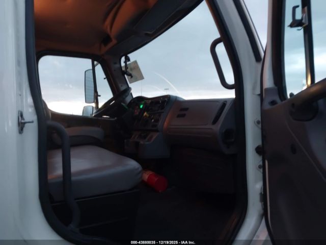 Freightliner M2 106 Medium Duty Image 2