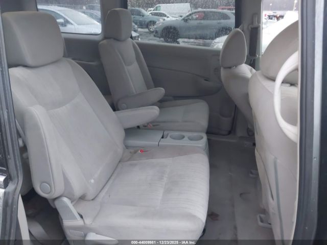 Nissan Quest Image 8
