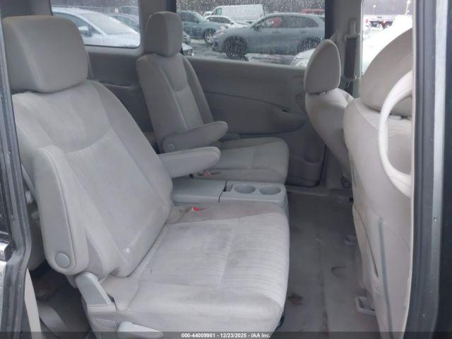 Nissan Quest Image 8
