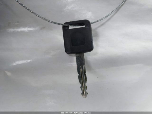 Nissan Rogue S Image 2