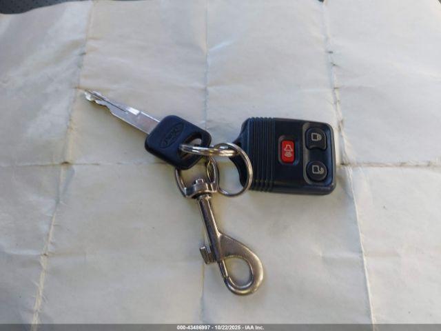 Ford E-350 Commercial Image 9