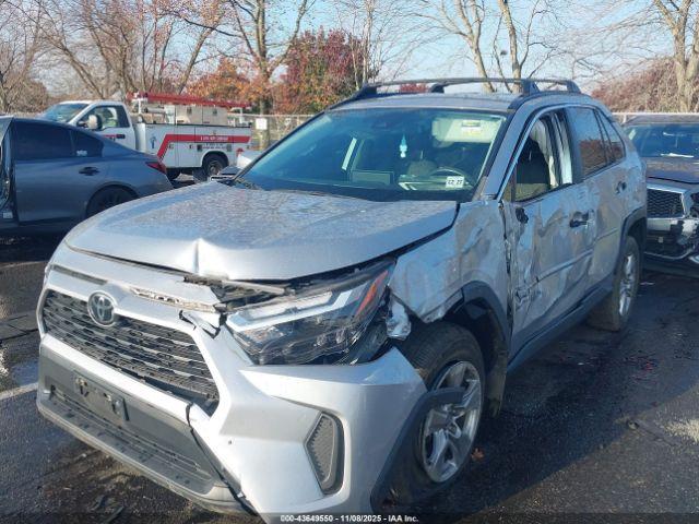 Toyota RAV4 Xle Image 6