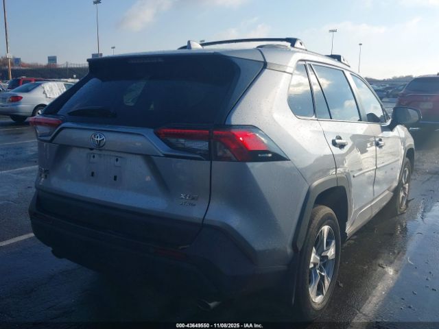 Toyota RAV4 Xle Image 2