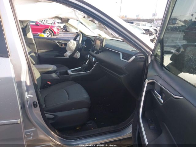 Toyota RAV4 Xle Image 4