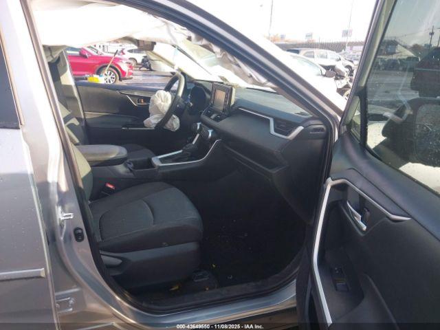 Toyota RAV4 Xle Image 4