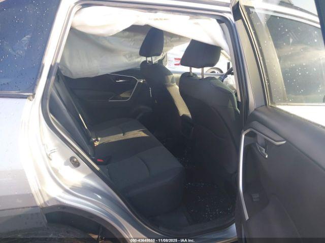 Toyota RAV4 Xle Image 5