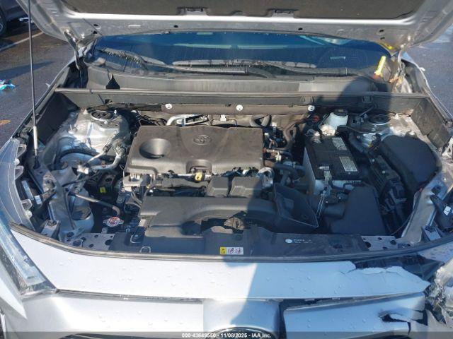 Toyota RAV4 Xle Image 8