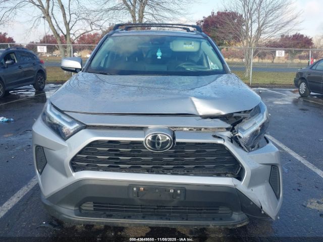 Toyota RAV4 Xle Image 9