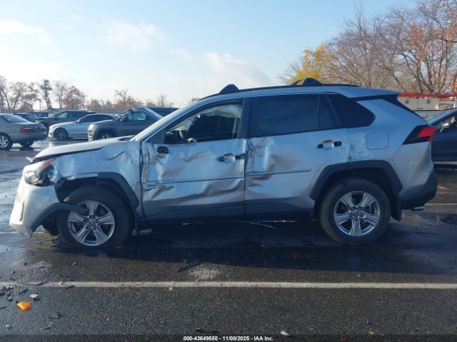 Toyota RAV4 Xle Image 16