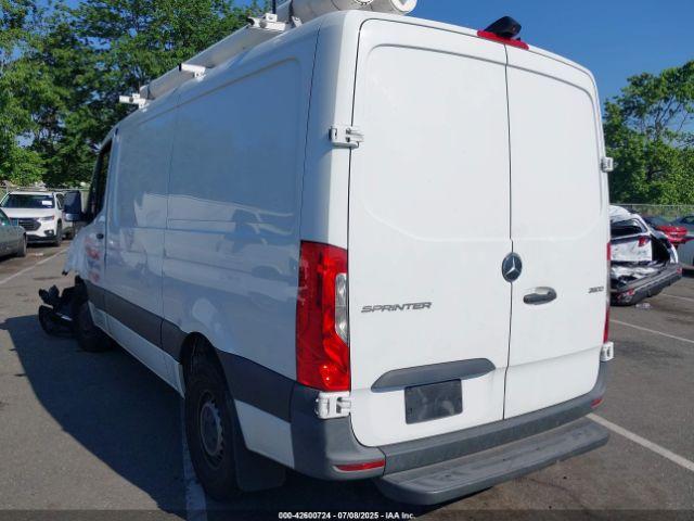Mercedes-Benz Sprinter 2500 Standard Roof V6 Image 2