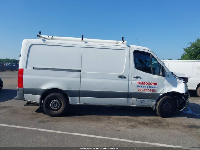 Mercedes-Benz Sprinter 2500 Standard Roof V6 Image 10
