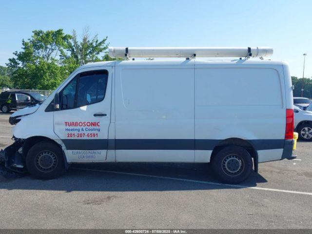 Mercedes-Benz Sprinter 2500 Standard Roof V6 Image 13