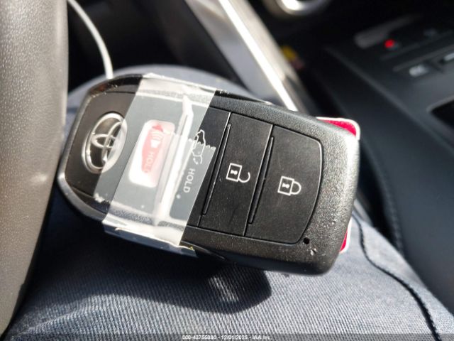 Toyota Venza Xle Image 13