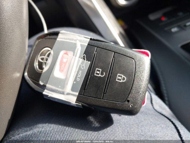 Toyota Venza Xle Image 13