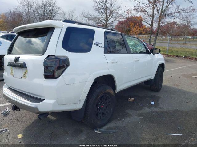 Toyota 4Runner Trd Off Road Premium Image 9