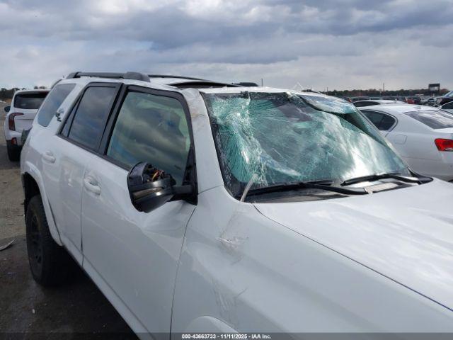 Toyota 4Runner Trd Off Road Premium Image 2