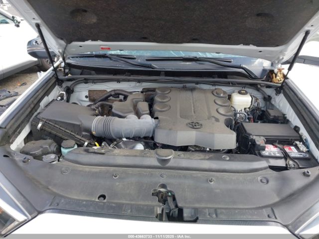 Toyota 4Runner Trd Off Road Premium Image 10