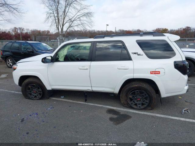 Toyota 4Runner Trd Off Road Premium Image 6