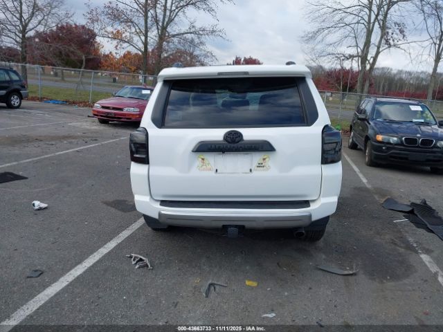 Toyota 4Runner Trd Off Road Premium Image 8