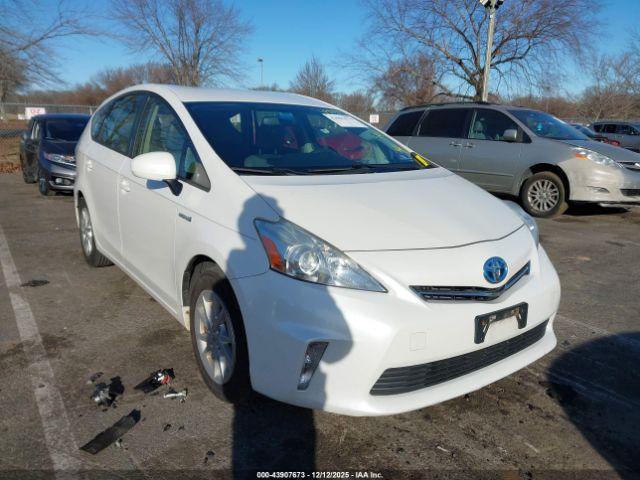  Salvage Toyota Prius v