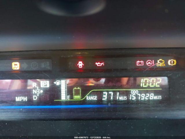 Toyota Prius v Three Image 8