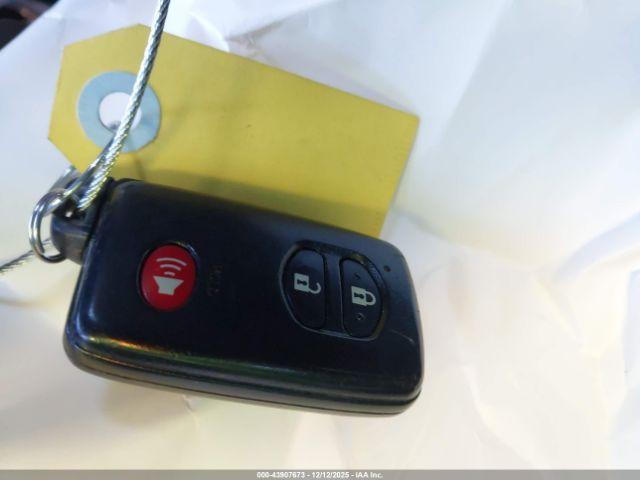 Toyota Prius v Three Image 11