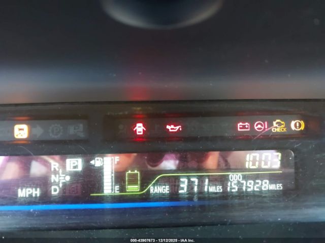 Toyota Prius v Three Image 10