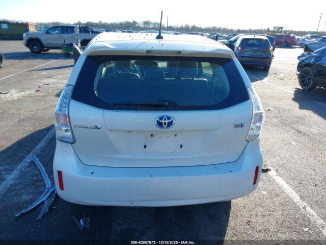 Toyota Prius v Three Image 17
