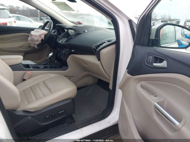 Ford Escape Titanium Image 11