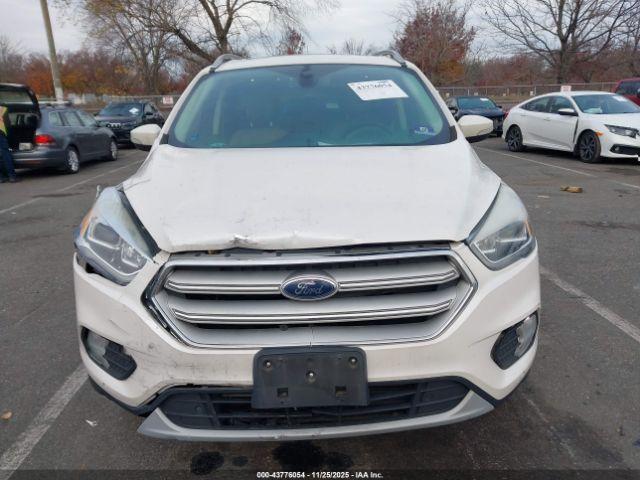 Ford Escape Titanium Image 16