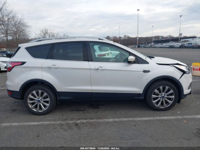 Ford Escape Titanium Image 10