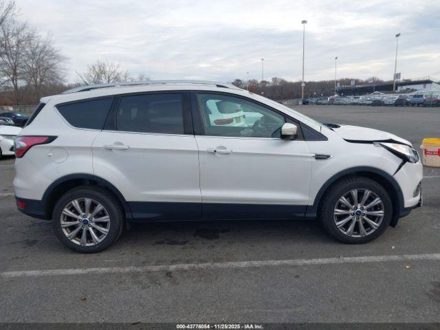 Ford Escape Titanium Image 10