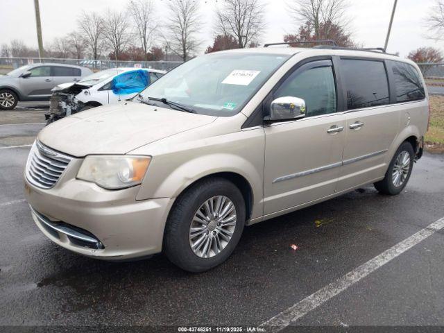 Chrysler Town & Country Touring-l Image 15