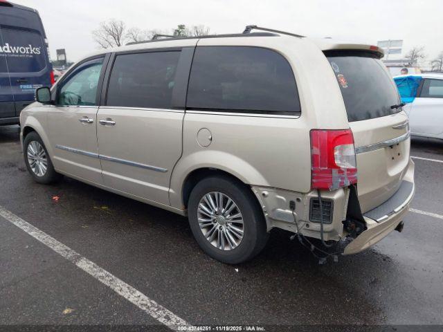Chrysler Town & Country Touring-l Image 14