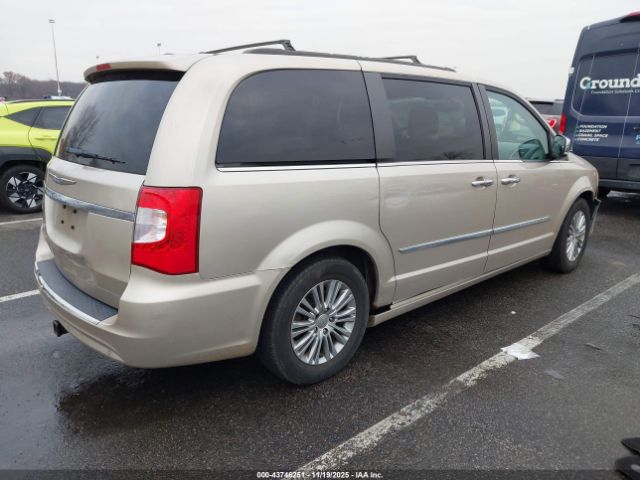 Chrysler Town & Country Touring-l Image 10